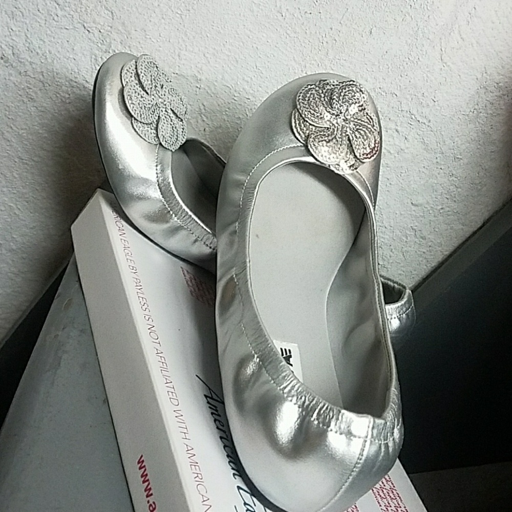 American Eagle silver flats - never worn